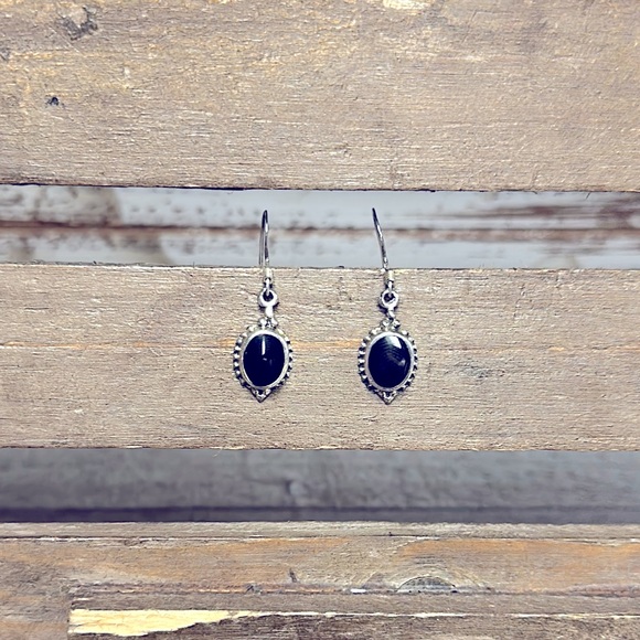 Sterling silver great shape stamped 925 black onyx French wire earrings - Picture 2 of 6